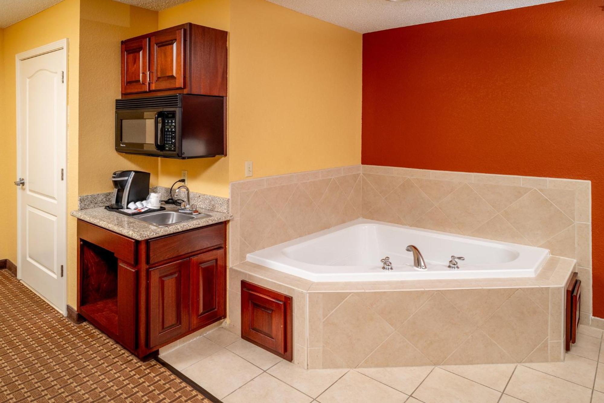 Holiday Inn Express And Suites Hazard By Ihg Exteriör bild