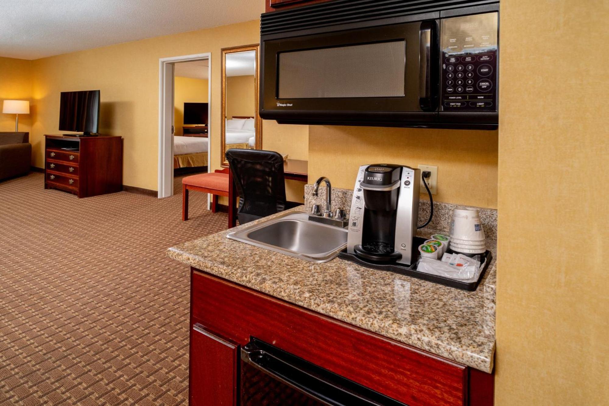 Holiday Inn Express And Suites Hazard By Ihg Exteriör bild