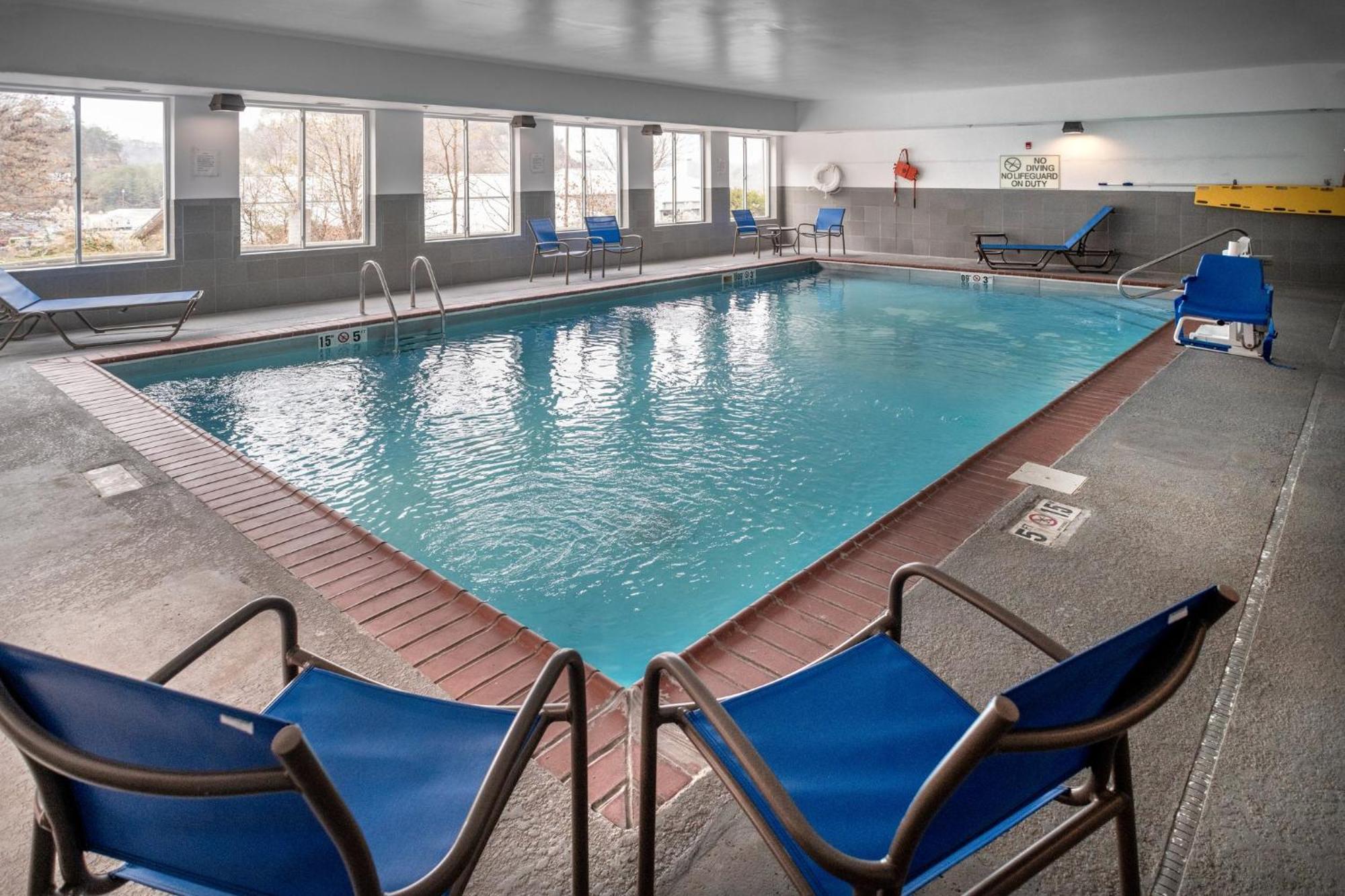 Holiday Inn Express And Suites Hazard By Ihg Exteriör bild